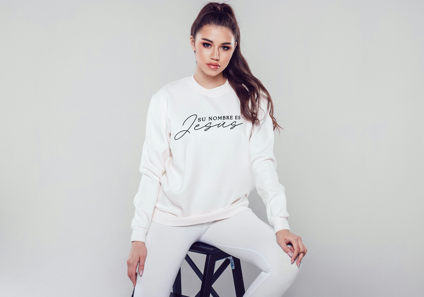 Su Nombre Es Jesus T-Shirt